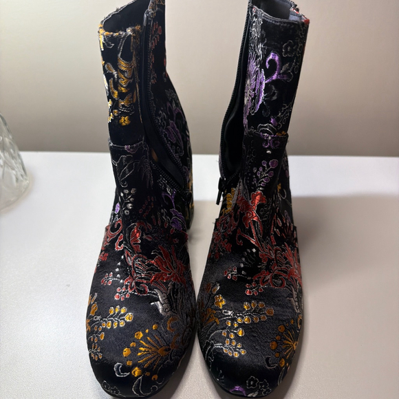 Brash Floral Tapestry Embroidered Ankle Boots Witchy Boho Size 6 Gypsy Festival - Picture 2 of 7